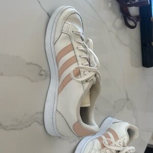 Adidas grand court sneaker size 7.5